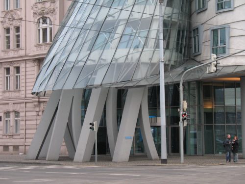 Dancing House – Frank Gehry – Praga_05